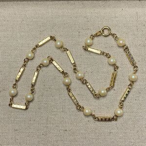 💛 Gold Tone Bar & Faux Pearl Necklace